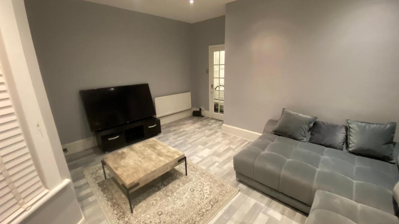Snug 1 Bedroom Flat Londra